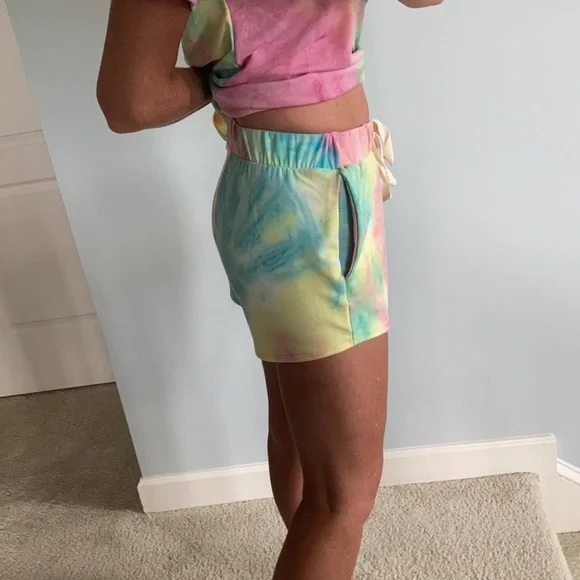 Tie Dye Top & Shorts Lounge Set - Picture 9 of 10